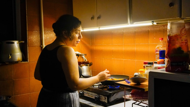 一人暮らしで自炊しない女性へ｜無理なく食費と健康を整える暮らしのコツ