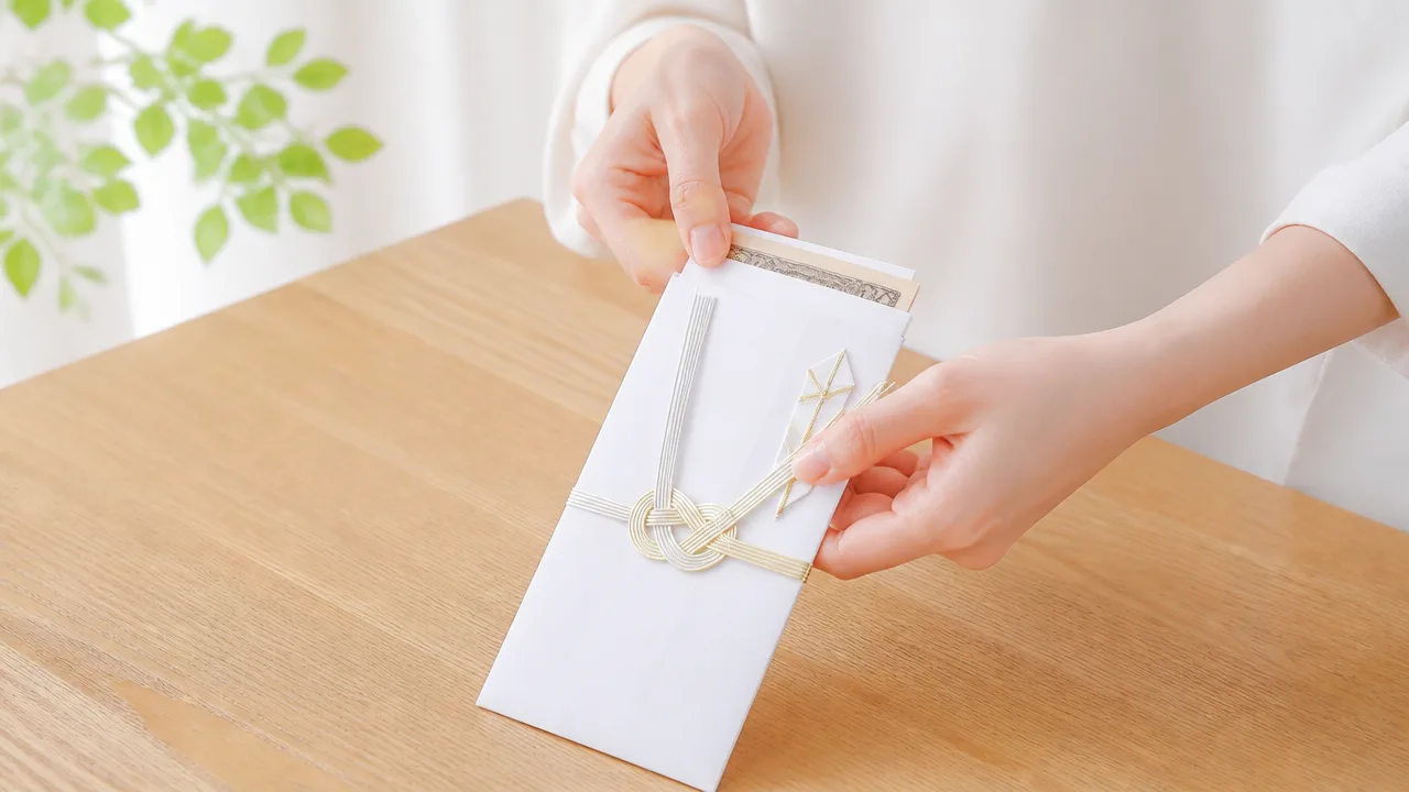 ご祝儀袋の厚紙はどうする？役割と外すタイミングを解説