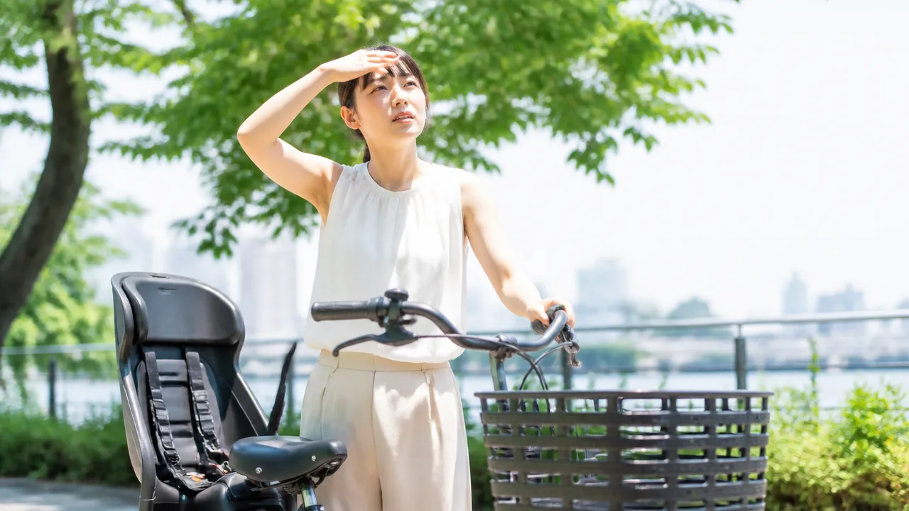 自転車のチャイルドシートが熱いときの対策と夏の暑さを防ぐコツ